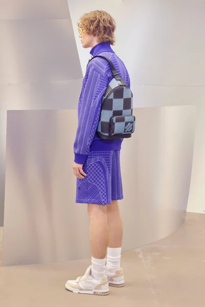 Look 10